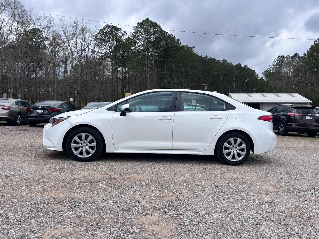 2022 Toyota Corolla LE's photo