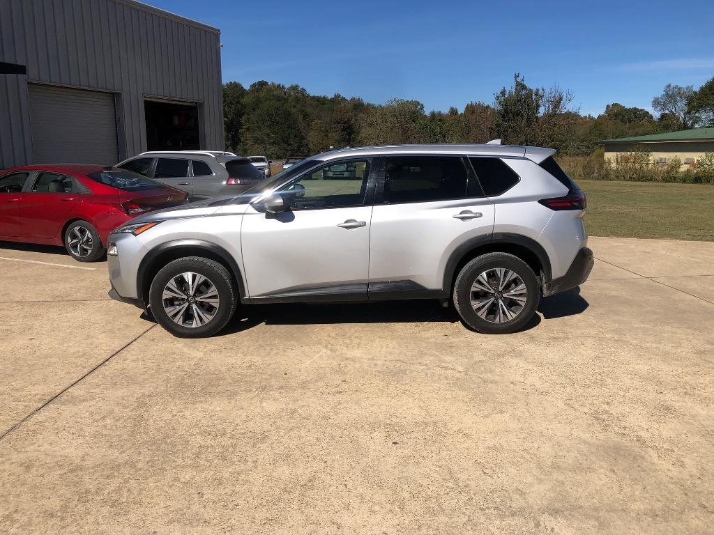 2021 Nissan Rogue SV's photo