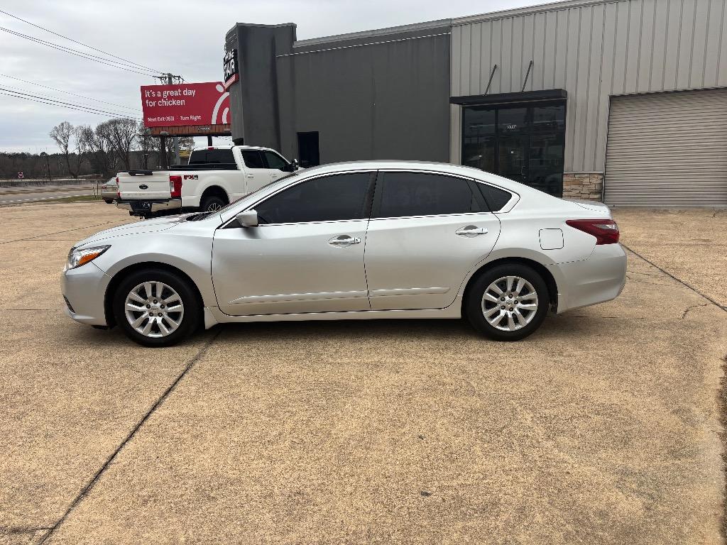 2018 Nissan Altima S's photo