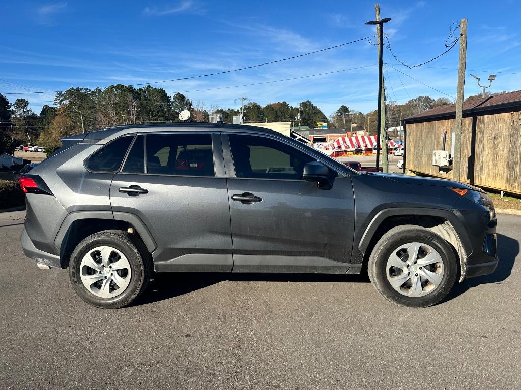 2019 Toyota RAV4 LE's photo