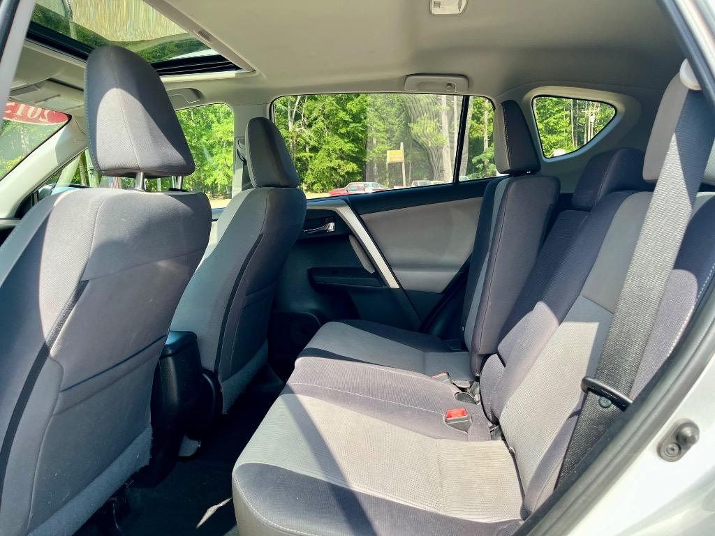 2015 Toyota RAV4 XLE - Photo 7