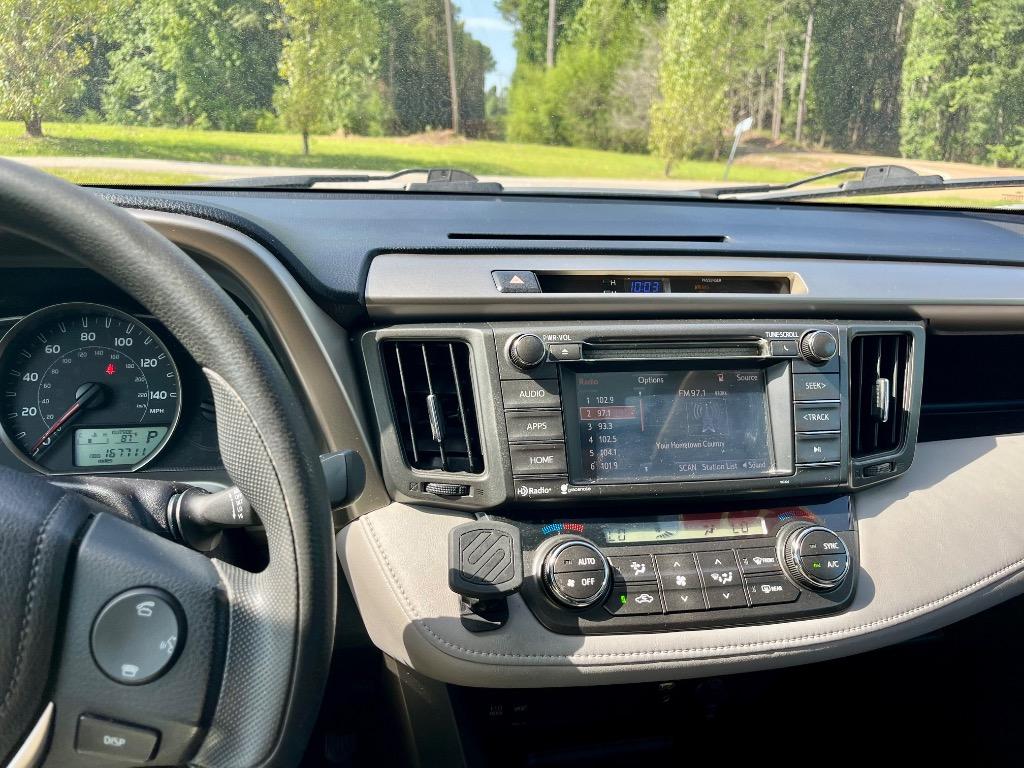 2015 Toyota RAV4 XLE - Photo 9